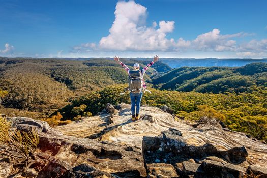 Bushwalking the Blue Mountains, finding cliff ledges with uninterrupted views of the valleys and escarpment