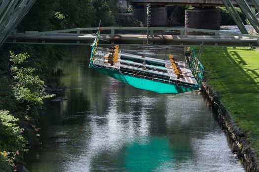 The supporting framework of the Wuppertaler suspension railway consists of a steel framework with inclined supports and suspended steel bridges so-called Rieppelträger. 