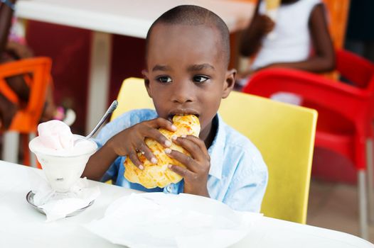 child went to take his breakfast with his parents in the restaurant.