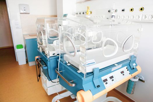 Infant Incubator Equipment - Neonatal Intensive Care Unit