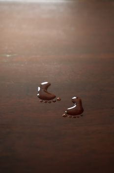 Spoor footmark by art water drops on wood table background