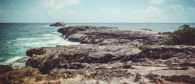 Rocky formations and capes are very common in all the Hawaiian islands, islets and atoll due to the volcanic origen of the american archipelago