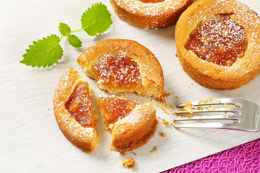 Small round cakes filled with apple puree