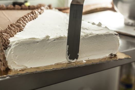 Picture of a big cake who is almost done