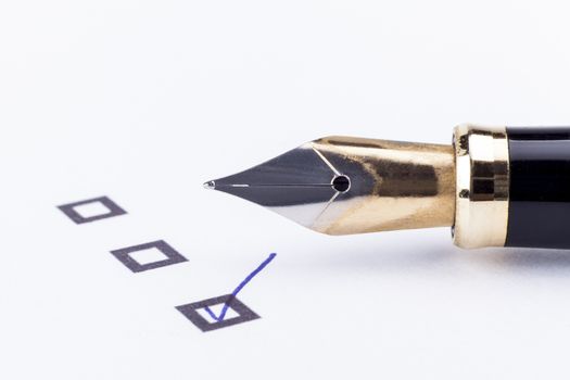 Checklist with the last option checked and a foutain pen on white page