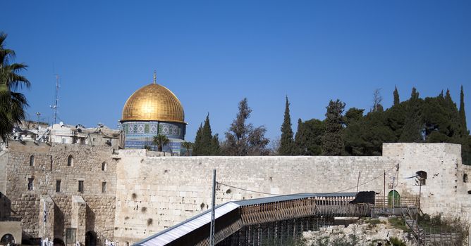 jerusalm western wall and goldem mosque blue sky