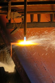 Gas cutting of the hot metal in plant