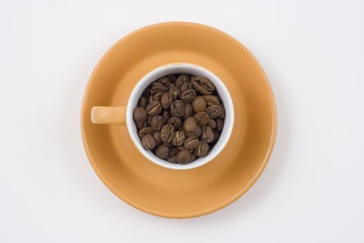 oranje coffee mug and oranje plate full of coffee beans