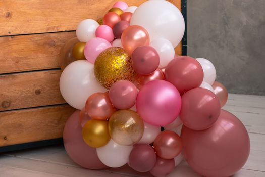 On the wooden surface laid out tools for flower bouquets: scissors, roses, colored ribbon, roses.