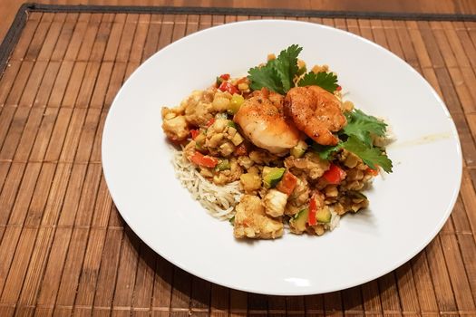 Prawns with rice noodles and vegetables