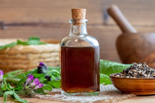 Comfrey tincture with dried root and fresh plant