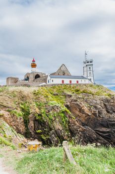 Phare Saint-Mathieu et ancienne abbaye à la pointe Saint-Mathieu à Plougonvelin dans le Finistère en France