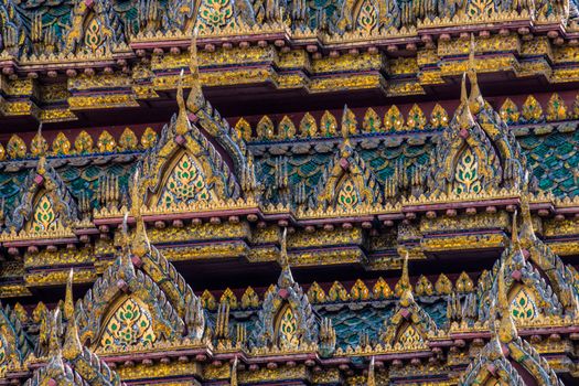 Glamorous roof mosaik in buddhist temple in Bangkok