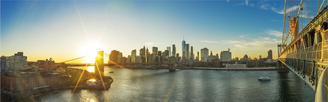panoramic views of the Manhattan Bridge on the Lower Manhattan Financial District