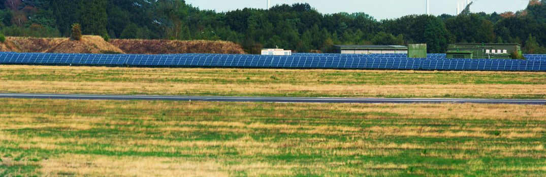 Panorama of the solar system of Weeze Airport.
The airport uses huge solar parks to cover its own energy consumption.