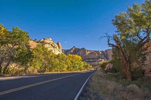 A roadside view over sandstone formations in the Capitol Reef National Park