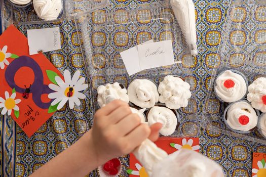 Children learn to cook cupcakes with cream. Make a holiday card for mom. March 8.