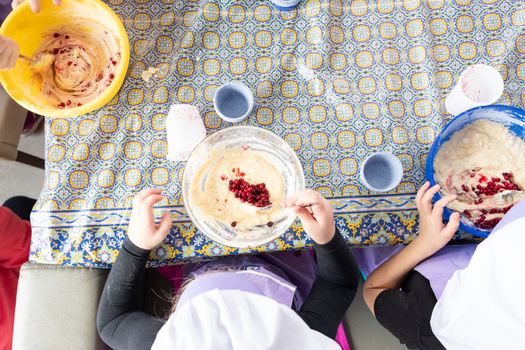 Children learn to cook cupcakes with cream. Make a holiday card for mom. March 8.