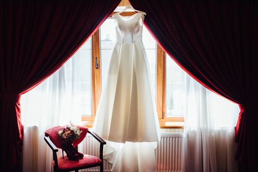 perfect wedding dress on the wedding day