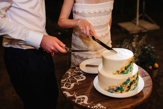 wedding cake at the wedding of the newlyweds