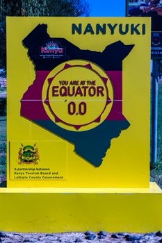 KENYA, NANYUKI - 30 décembre 2018:Equator line road sign in Nanyuki city