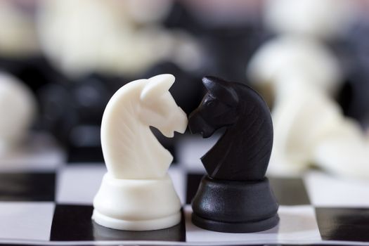 Horses of black chess and white parties face each other. The concept of unlimited friendship and The concept of friendship on the battlefield.