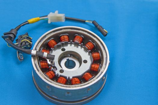 Kit magneto flywheel stator on a blue background