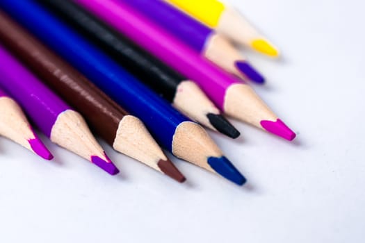 colored pencils bilateral in the set