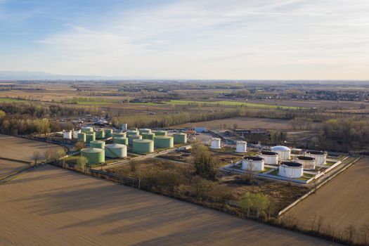 Aerial view of oil storage with a storage capacity of approximately 220,000 cubic meters, storage and handling services for petroleum products.