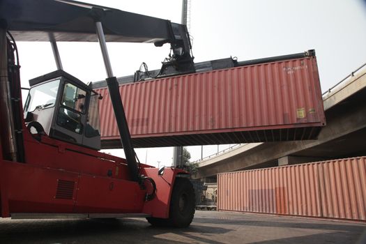 Forklift truck lodging a container