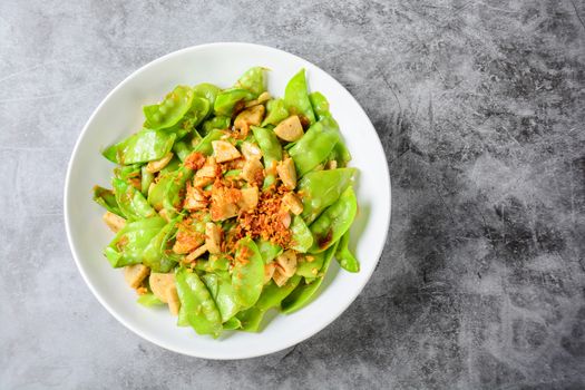 Stir Fry Snow Peas with Vietnamese Grilled Pork Sausage, topping with crispy fried shallots and garlics