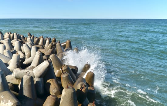 Protection of the coast made of concrete heavy elements.