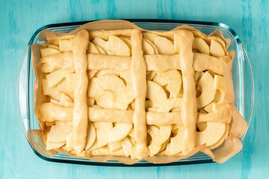 Unfolded apples on the dough in a baking dish. Cooking Apple Pie - photo, image.