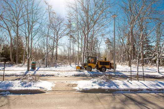 Small snow removal machine for snow pavement