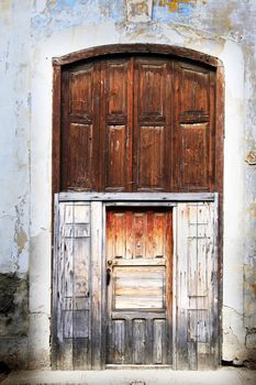 Tricycle and old building from Havana, Cuba