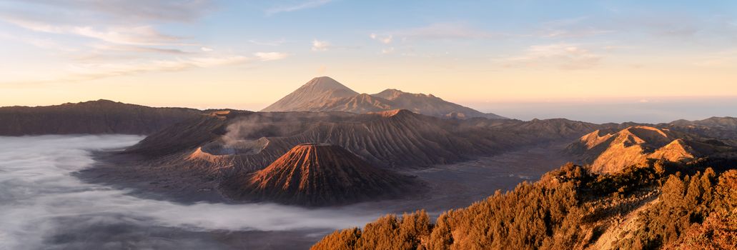 The sunrise of the Bromo volcano, Shot in Java, indunesia, the beautiful sunrise