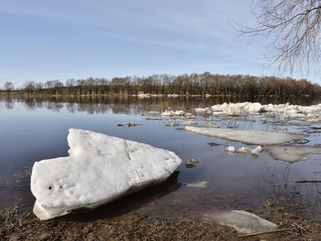 landscape shows the end of ice drift