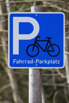 A sign, bicycles can park here