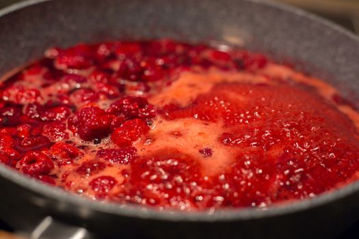 Berry fruits that are boiled with gelling sugar