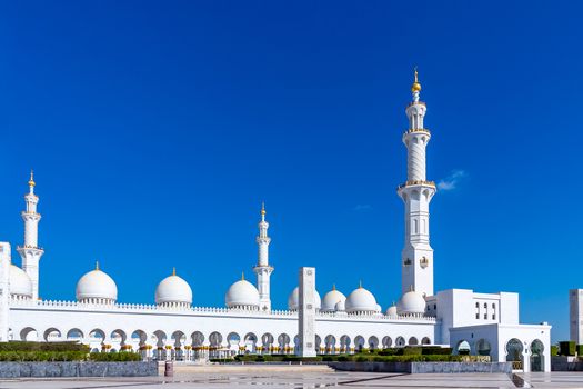 Famous Sheikh Zayed grand mosque in Abu Dhabi, United Arab Emirates.