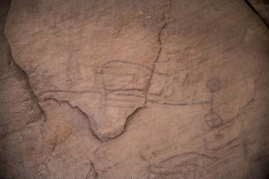 On the face of the external rock, dozens of rock drawings can be seen. Most of the drawings are of animals Ibex and ostrich deer and of hunters. On the rocks around are mining holes and tunnels.