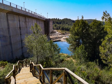 View of the Palancia River dam upon arrival in Algar