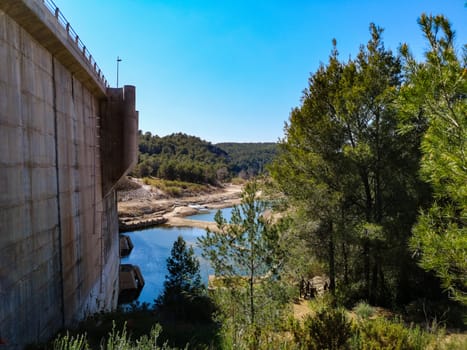 View of the Palancia River dam upon arrival in Algar
