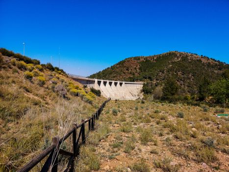 View of the Palancia River dam upon arrival in Algar