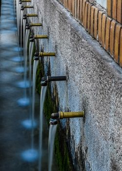 Source of 50 pipes with faucets aged and aligned