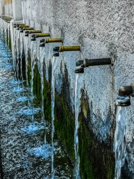 Source of 50 pipes with faucets aged and aligned
