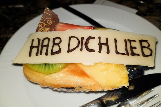 A piece of cake with caption in German - Have you love