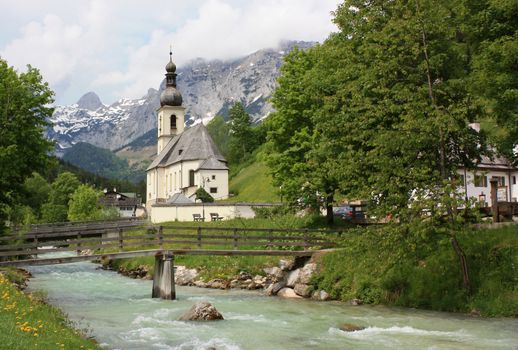 Ramsau an der Ache Set in an enchanting location in the Ramsau Valley, this village is a
popular base for visitors to the area. Spectacular views of the mountains can be enjoyed from the small parish church.
