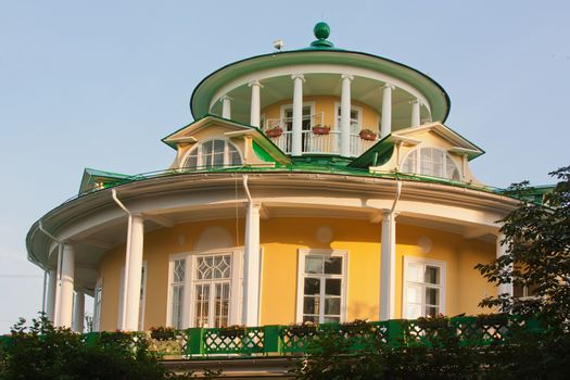 Summer residence of count Orlov in the form of a house pigeons