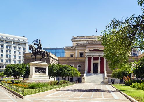 ronze statue of Theodoros Kolokotronis in front of the Parliament House